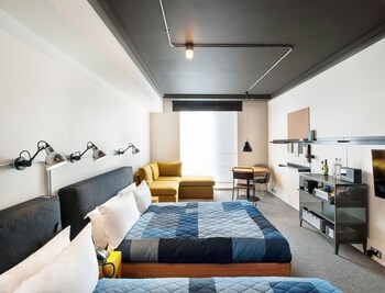 Allergikerbettwaren, Minibar, Zimmersafe, individuell dekoriert