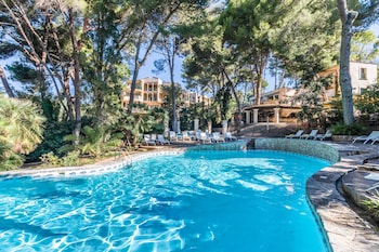 2 piscinas cubiertas, 3 piscinas al aire libre, tumbonas