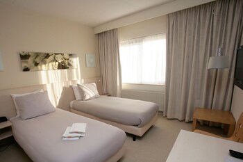 In-room safe, desk, cots/infant beds, rollaway beds