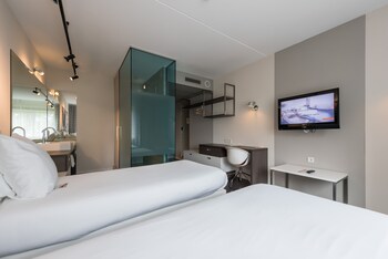 In-room safe, desk, cots/infant beds, rollaway beds