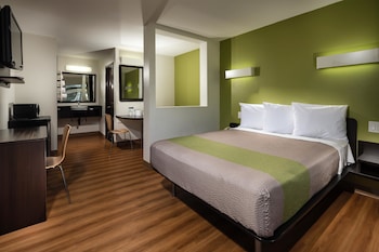 Free WiFi, linens