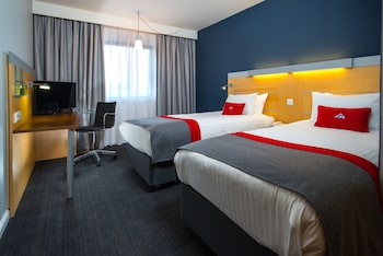 Desk, iron/ironing board, free WiFi, linens