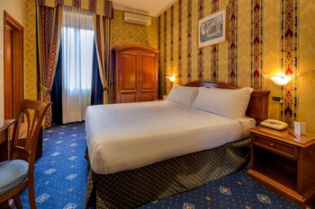 Literie hypoallergénique, minibar, coffre-forts dans les chambres