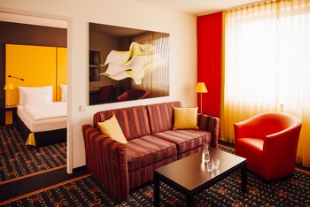 Hypo-allergenic bedding, minibar, in-room safe, desk