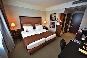 Premium bedding, minibar, in-room safe, desk