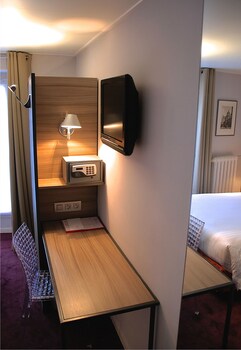 Zimmersafe, Schreibtisch, kostenpflichtige Babybetten, kostenloses WLAN