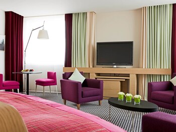 Premium bedding, free minibar items, in-room safe, desk