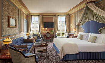 Egyptian cotton sheets, premium bedding, pillowtop beds, minibar