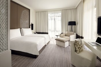Premium bedding, down duvet, in-room safe, desk