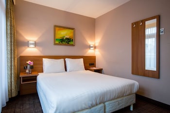 Select Comfort-bedden, een kluis op de kamer, een bureau