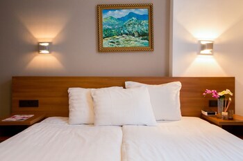 Select Comfort-bedden, een kluis op de kamer, een bureau