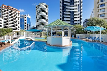 Indoor pool, 2 outdoor pools, pool loungers
