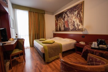 Ropa de cama de alta calidad, edredones de plumas, minibar y caja fuerte