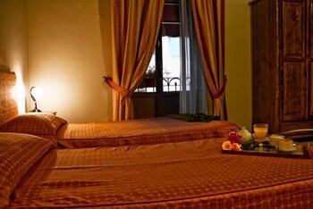 Biancheria da letto di alta qualità, minibar, una scrivania