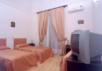 Biancheria da letto di alta qualità, minibar, una scrivania