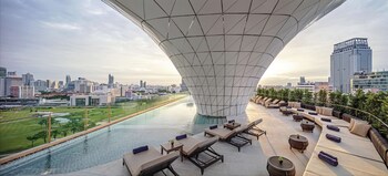 Outdoor pool, free pool cabanas, pool umbrellas