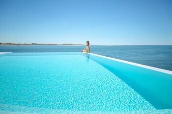 Infinity-Pool