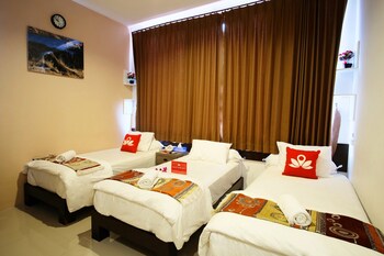 Desk, rollaway beds, free WiFi, linens