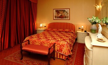 Minibar, in-room safe, desk, free WiFi
