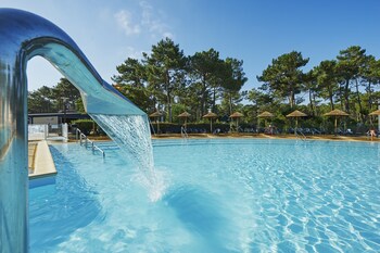 4 outdoor pools, open 8:00 AM to 10:00 PM, pool umbrellas, pool loungers
