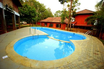 2 outdoor pools