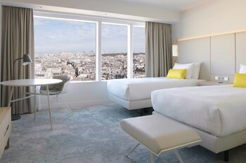 Premium bedding, in-room safe, blackout curtains, soundproofing