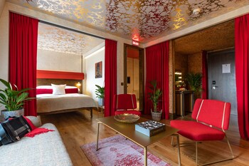 Down comforters, pillowtop beds, minibar, in-room safe