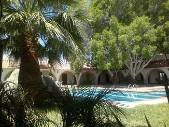 2 outdoor pools