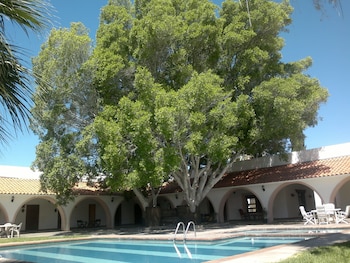 2 outdoor pools