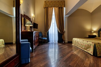 Biancheria da letto di alta qualità, copriletto in piuma, minibar