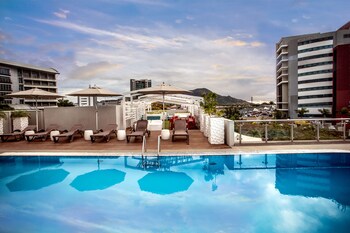 Outdoor pool, pool loungers