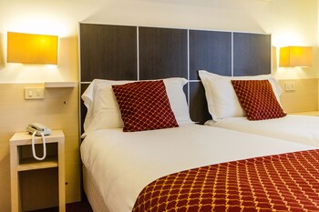 Zimmersafe, Schreibtisch, schallisolierte Zimmer, Bügeleisen/Bügelbrett