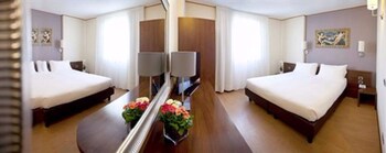 Copriletto in piuma, materassi a doppio strato, minibar
