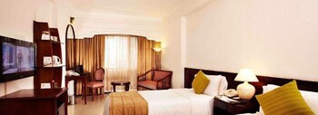 Roupas de cama premium, frigobar, cofres nos quartos, escrivaninha