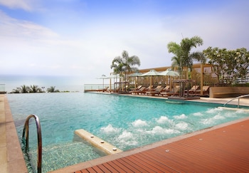 4 outdoor pools