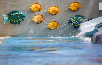 4 outdoor pools