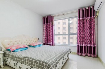 Escritorio, cortinas opacas, wifi gratis