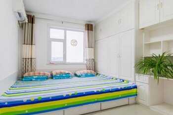 Escritorio, cortinas opacas, wifi gratis