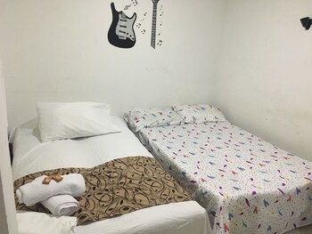 Minibar, caja fuerte, tabla de planchar con plancha y wifi gratis