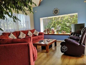 Televisión de pantalla plana de 42 pulgadas con canales por cable