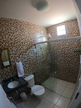 Secador de cabelo (mediante solicitação), toalhas de banho