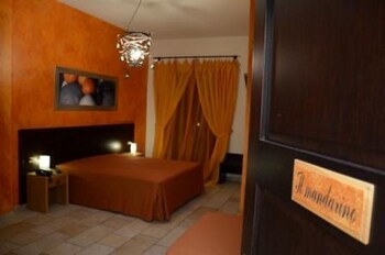 Minibar, tende oscuranti, culle/letti per bambini (gratuiti)