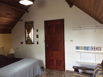 1 quarto, acesso à internet, roupa de cama