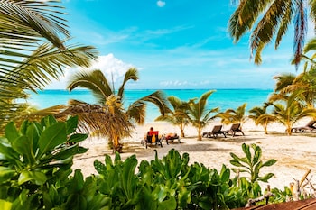On the beach, white sand, sun-loungers, beach towels