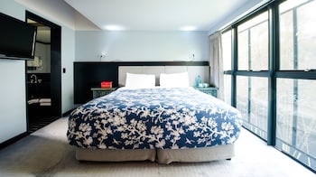 Premium bedding, pillow top beds, minibar, desk