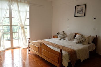 Cortinas opacas, tabla de planchar con plancha, wifi gratis