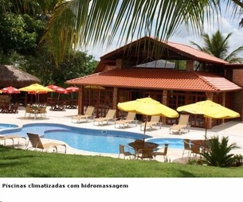 3 piscinas externas, guarda-sóis, espreguiçadeiras