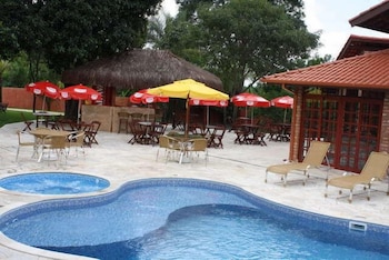 3 piscinas externas, guarda-sóis, espreguiçadeiras