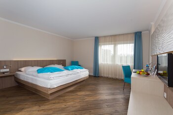 Allergikerbettwaren, Zimmersafe, Schreibtisch, kostenlose Babybetten