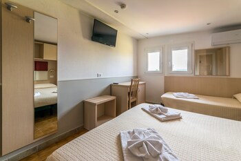 In-room safe, free WiFi, linens